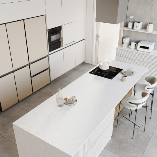 LX하우시스의 하이막스 그라빌라 스노우 패턴이 적용된 주방공간. LX하우시스 제공.